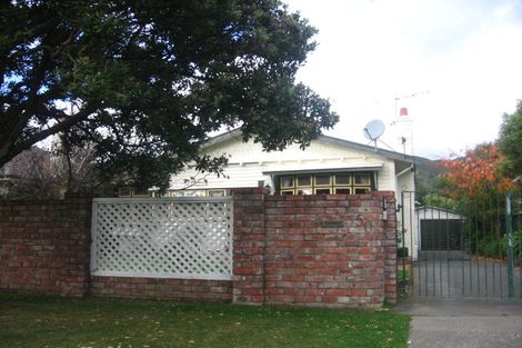 Photo of property in 50 Cambridge Terrace, Waiwhetu, Lower Hutt, 5010