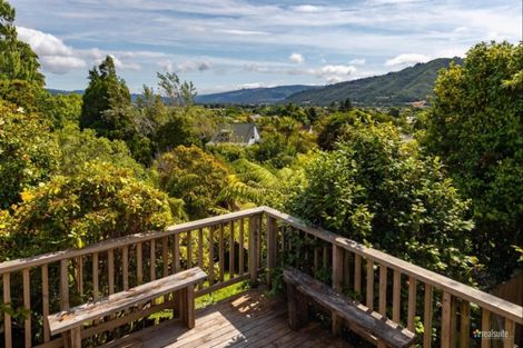 Photo of property in 32 Vista Crescent, Maoribank, Upper Hutt, 5018