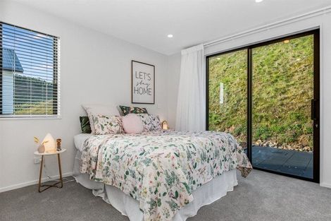 Photo of property in 33 Oakum Road, Whitby, Porirua, 5024