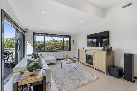 Photo of property in 42 Albatross Close, Whitby, Porirua, 5024