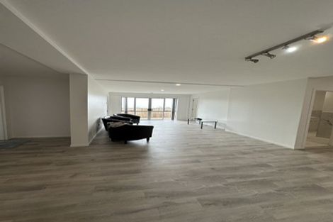 Photo of property in 322 Glenfield Road, Glenfield, Auckland, 0629