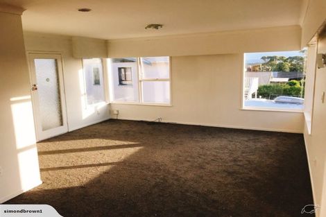 Photo of property in 2/12 Westwell Road, Belmont, Auckland, 0622