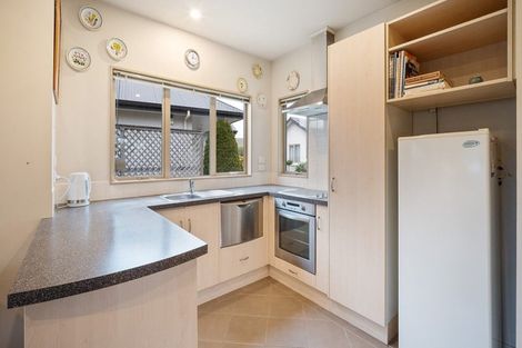 Photo of property in 4/15 Derrett Place, Saint Martins, Christchurch, 8022