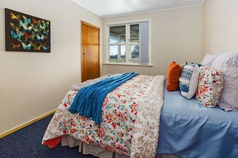 Photo of property in 11 D'urville Street, Cannons Creek, Porirua, 5024