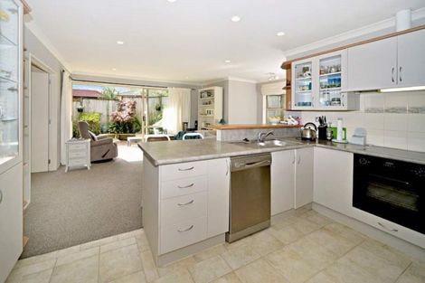 Photo of property in 32 Maybole Drive, Flat Bush, Auckland, 2016