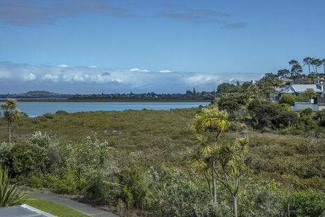 Photo of property in 9s Clearwater Cove, West Harbour, Auckland, 0618