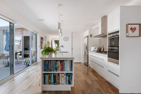 Photo of property in 15 Maria Tini Drive, Papamoa Beach, Papamoa, 3118