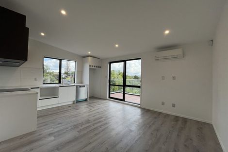 Photo of property in 8/18 Sylvan Crescent, Te Atatu South, Auckland, 0610