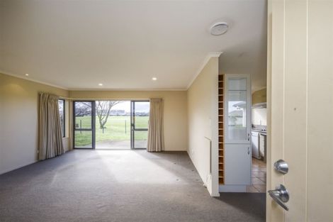 Photo of property in 16 Daniel Place, Kelvin Grove, Palmerston North, 4414