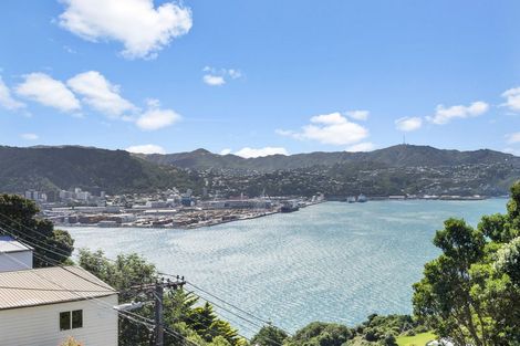 Photo of property in 13 Palliser Road, Roseneath, Wellington, 6011