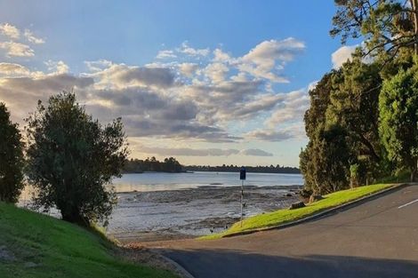 Photo of property in 6 Dame Nganeko Drive, Glenbrook, 2681