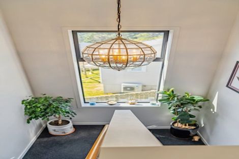 Photo of property in 3 Cirrus Close, Newlands, Wellington, 6037