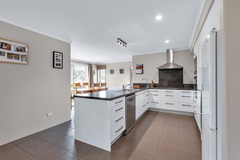 Photo of property in 15 Des Terry Way, Waipu, 0510