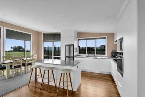 Photo of property in 100 Elsham Road, Lepperton, New Plymouth, 4373