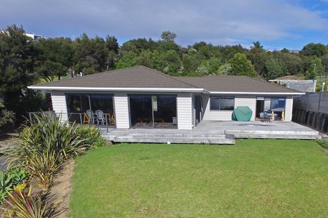 Photo of property in 2 Coachmans Way, Cable Bay, 0420