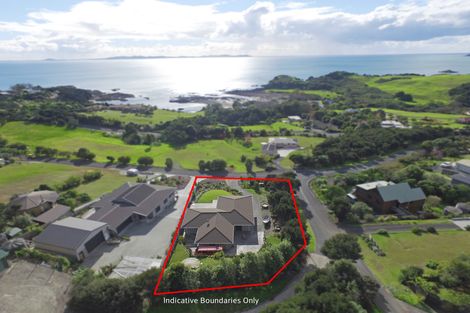 Photo of property in 2 Coachmans Way, Cable Bay, 0420