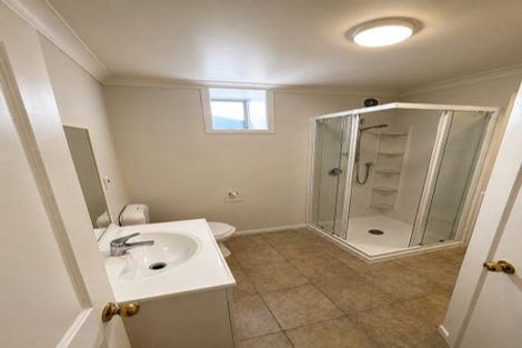 Photo of property in 40 Ruskin Road, Newlands, Wellington, 6037