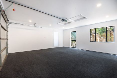 Photo of property in 2/12 Helicon Place, Totara Vale, Auckland, 0629