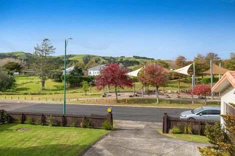 Photo of property in 34 Cabeleigh Drive, Helensville, 0800