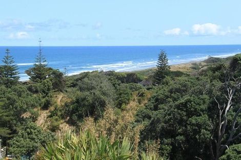 Photo of property in 25 Domain Crescent, Muriwai, Waimauku, 0881