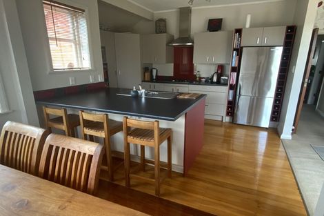 Photo of property in 2/10 Neil Avenue, Te Atatu Peninsula, Auckland, 0610