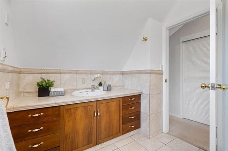 Photo of property in 2 Fitzpatrick Place, Chatswood, Auckland, 0626