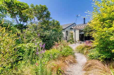Photo of property in 2 Ritchie Place, Havelock North, 4130