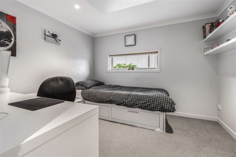 Photo of property in 18 Wairoa Road, Narrow Neck, Auckland, 0624