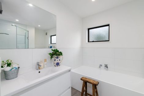 Photo of property in 11 Beachville Road, Redcliffs, Christchurch, 8081