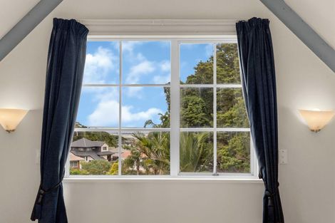 Photo of property in 100 Eugenia Rise, Goodwood Heights, Auckland, 2105