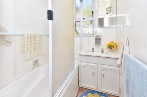 Photo of property in 51 Churchill Avenue, Manurewa, Auckland, 2102