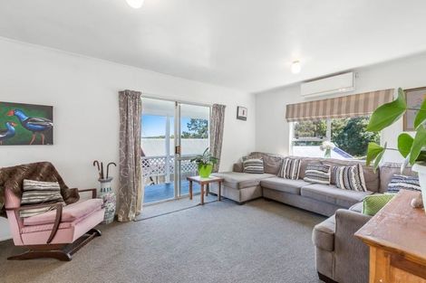 Photo of property in 27 Springtime Crescent, Stanmore Bay, Whangaparaoa, 0932