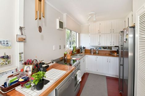 Photo of property in 18 Gledstane Road, Stanmore Bay, Whangaparaoa, 0932