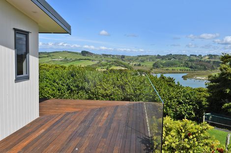Photo of property in 15 Tamahunga Road, Kaiwaka, 0573