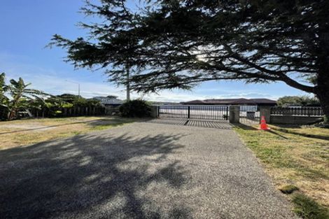 Photo of property in 1/212 Te Atatu Road, Te Atatu South, Auckland, 0610