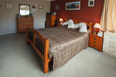 Photo of property in 28 Coniston Avenue, Te Atatu South, Auckland, 0610