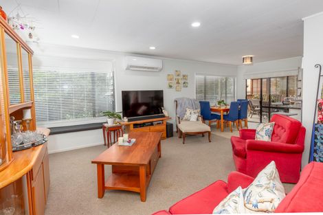 Photo of property in 37 Rosemead Place, Randwick Park, Auckland, 2105