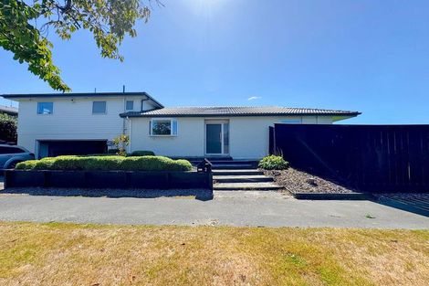 Photo of property in 2 Hawkswood Place, Avonhead, Christchurch, 8042