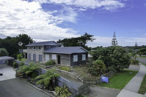 Photo of property in 129 Park Avenue, Waitarere Beach, Levin, 5510