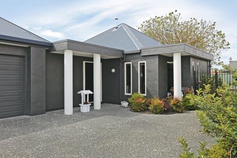 Photo of property in 2 Queens Walk, Taradale, Napier, 4112