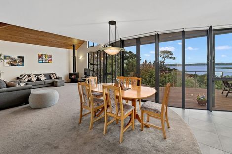 Photo of property in 187 West Harbour Drive, West Harbour, Auckland, 0618