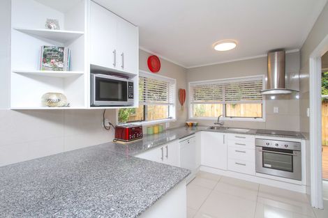 Photo of property in 2/39a Hebron Road, Waiake, Auckland, 0630