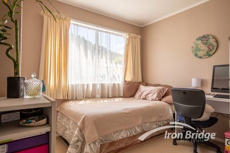 Photo of property in 2 Hartford Crescent, Totara Park, Upper Hutt, 5018