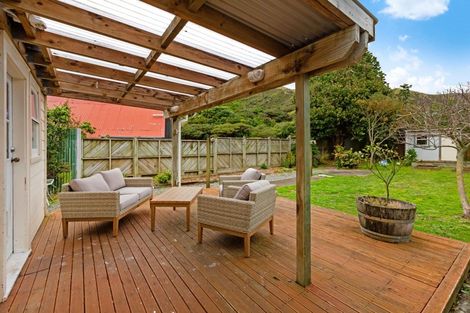 Photo of property in 2 Te Pari Pari Road, Pukerua Bay, 5026