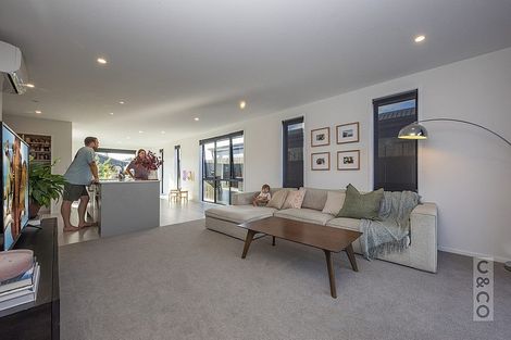 Photo of property in 37 Lumbarda Drive, Kumeu, 0810