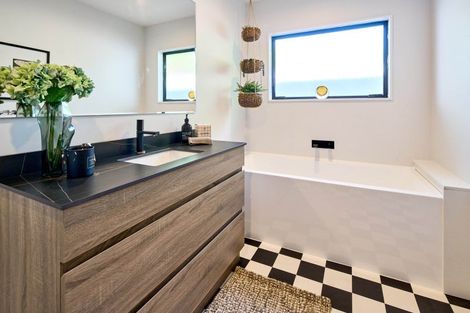 Photo of property in 33 Collingwood Street, Waterloo, Lower Hutt, 5011