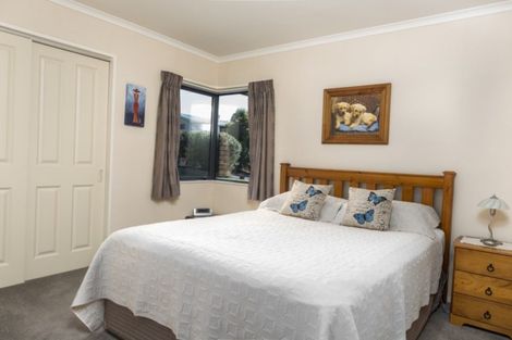 Photo of property in 3 Kinder Street, Acacia Bay, Taupo, 3330