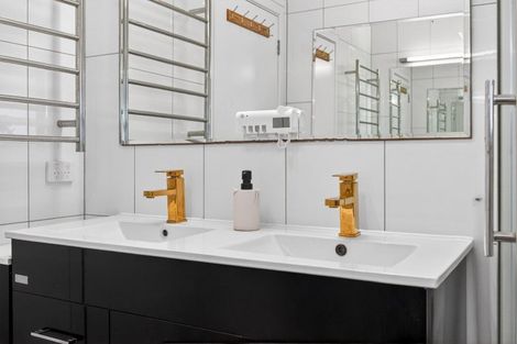 Photo of property in 1/7a Corunna Road, Milford, Auckland, 0620