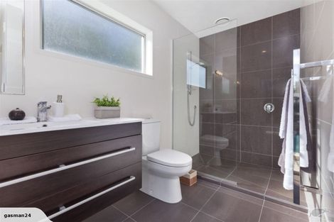 Photo of property in 15 Ravenwood Drive, Forrest Hill, Auckland, 0620