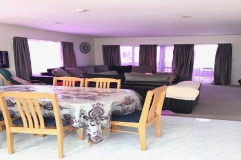 Photo of property in 1/1 Briar Way, New Lynn, Auckland, 0600